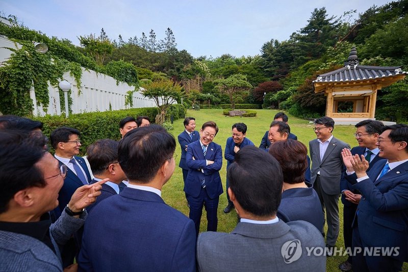 이재명 대통령, 여당 지도부와 만찬 (출처=연합뉴스)