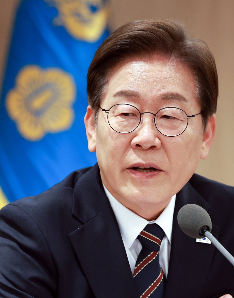 [서울=뉴시스] 고범준 기자 = 이재명 토토 바카라 사이트이 9일 서울 용산구 토토 바카라 사이트실 청사에서 열린 2차 비상경제점검 태스크포스(TF)회의에서 발언하고 있다. 2025.06.09. bjko@newsis.com