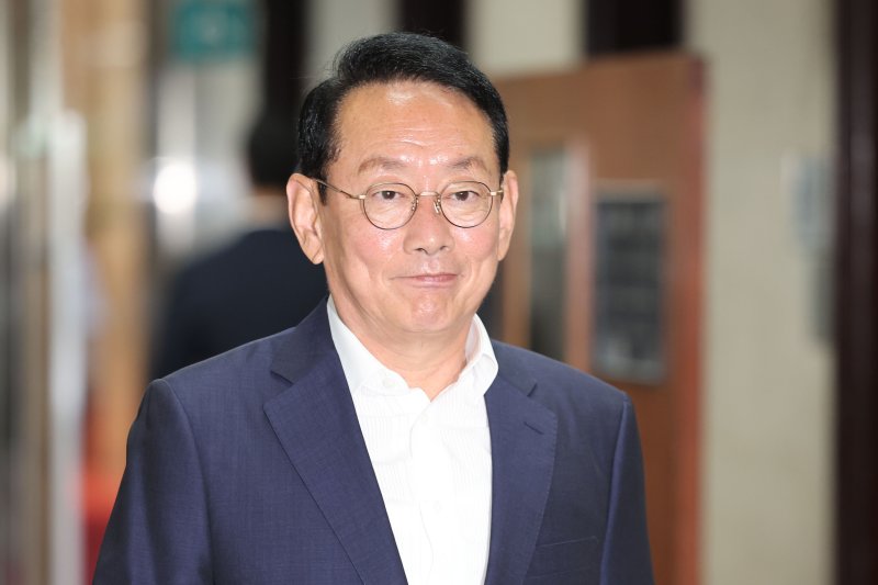 [서울=뉴시스] 권창회 기자 = 김도읍 국민의힘 의원이 9일 오전 서울 여의도 국회 원내대표실에서 4선 의원 이상 회의에 참석하고 있다. 2025.06.09. kch0523@newsis.com