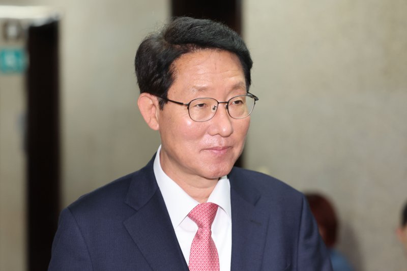 [서울=뉴시스] 권창회 기자 = 김상훈 국민의힘 의원이 9일 오전 서울 여의도 국회 원내대표실에서 4선 의원 이상 회의에 참석하고 있다. 2025.06.09. kch0523@newsis.com