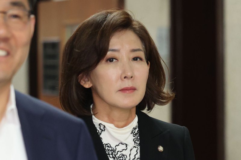 [서울=뉴시스] 권창회 기자 = 나경원 국민의힘 의원이 9일 오전 서울 여의도 국회 원내대표실에서 4선 의원 이상 회의에 참석하고 있다. 2025.06.09. kch0523@newsis.com