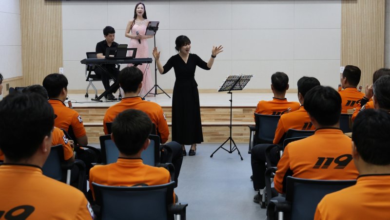 충북 증평소방서는 소방공무원의 심신 안정을 도모하고 직무 스트레스를 해소하기 위해 문화바카라사이트 쇼미더벳을 접목한 '스트레스 회복력 강화 프로그램'을 7월까지 운영한다.(증평소방서 제공, 재판매 및 DB금지)/바카라사이트 쇼미더벳1