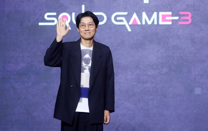 [서울=뉴시스] 김혜진 기자 = 황동혁 스피드 바카라 사이트이 9일 오전 서울 용산구 드래곤시티에서 열린 넷플릭스 시리즈 오징어게임 시즌3(스피드 바카라 사이트 황동혁) 제작발표회에서 포즈를 취하고 있다. 2025.06.09. jini@newsis.com