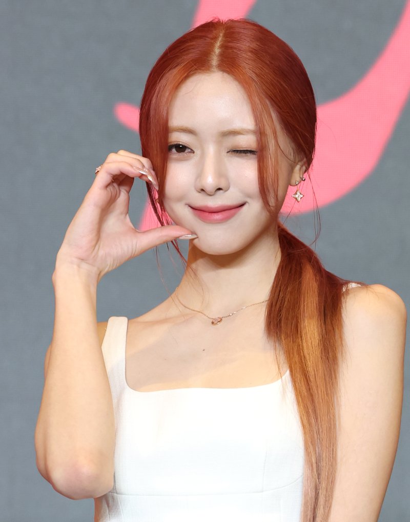 그룹 있지의 유나가 9일 서울 송파구 잠실로 소피텔 앰배서더 서울 호텔에서 열린 새 미니 앨범 'Girls Will Be Girls' 발매 기념 기자간담회에 참석해 포즈를 취하고 있다. 2025.6.9/뉴스1 ⓒ News1 권현진 기자