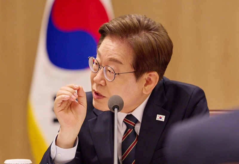 (서울=뉴스1) 박지혜 기자 = 이재명 대통령이 9일 서울 용산구 대통령실 청사에서 열린 비상경제점검 TF 2차 회의를 주재하고 있다. (대통령실 제공. 재판매 및 DB 금지) 2025.6.9/뉴스1 /사진=뉴스1화상