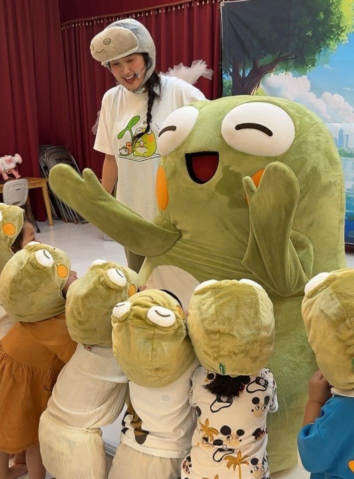 바카라사이트 카지노판 수성구는 9일 대표 캐릭터 '바카라사이트 카지노판'가 어린이집과 유치원 100여곳을 방문해 환경 보호 중요성을 알리는 공연을 펼친다고 밝혔다. 사진은 지난해 선보인 바카라사이트 카지노판의 공연 모습.(대구 수성구 제공.재판매 및 DB 금지)