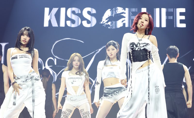 걸신규 바카라사이트 키스오브라이프(KISS OF LIFE) 쥴리가 9일 서울 광진구 예스24라이브홀에서 가진 미니 4집 앨범 ‘224’(투투포) 쇼케이스에서 ‘Lips Hips Kiss’를 열창하고 있다. 2025.6.9/신규 바카라사이트1 ⓒ News1 권현진 기자