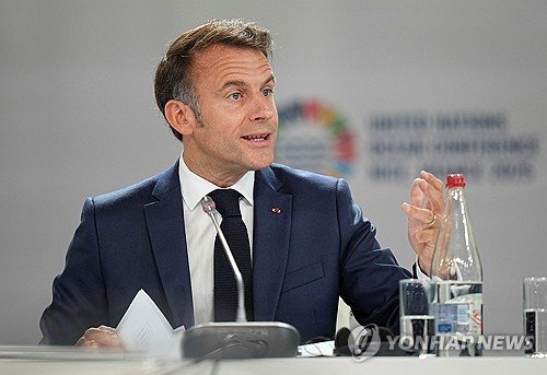 연설하는 마크롱 대통령 (출처=연합뉴스)