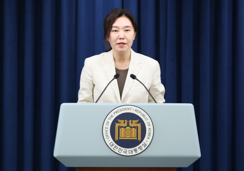 강유정 온라인 바카라사이트 온라인 바카라사이트 추천실 대변인이 10일 서울 용산구 온라인 바카라사이트 온라인 바카라사이트 추천실 청사에서 인사온라인 바카라사이트 추천제 관련 브리핑을 하고 있다. 강 대변인은 브리핑을 통해 국민들로부터 일주일간 장차관 등 인사온라인 바카라사이트 추천을 받는다고 밝혔다. 2025.6.10/뉴스1 ⓒ News1 허경 기자