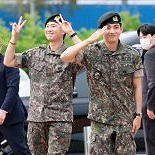 ′제대′ 뷔 ″군에서 마음 다시 잡아…하루빨리 아미에게 달려가고파″