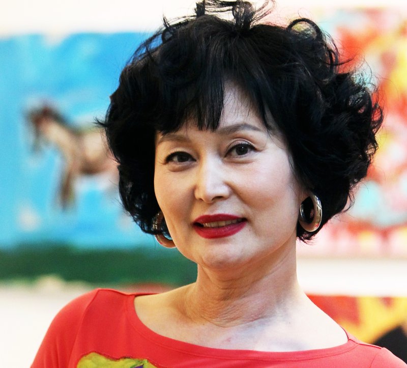 1970∼1990년대 인기 에볼루션 바카라 무료에볼루션 바카라 무료로 활동한 이희재(李喜宰)씨가 지난 9일 담도암 투병 끝에 세상을 떠났다고 유족이 10일 전했다. 향년 73세. 이 씨는 1993년 저서 '아름다운 여자 : 이희재 차밍스쿨'을 베스트셀러로 만들며 '이희재 다이어트' 신드롬을 일으켰다. 사진은 2010년 화가로 데뷔한 직후의 고인. 2025.6.10 /연합뉴스