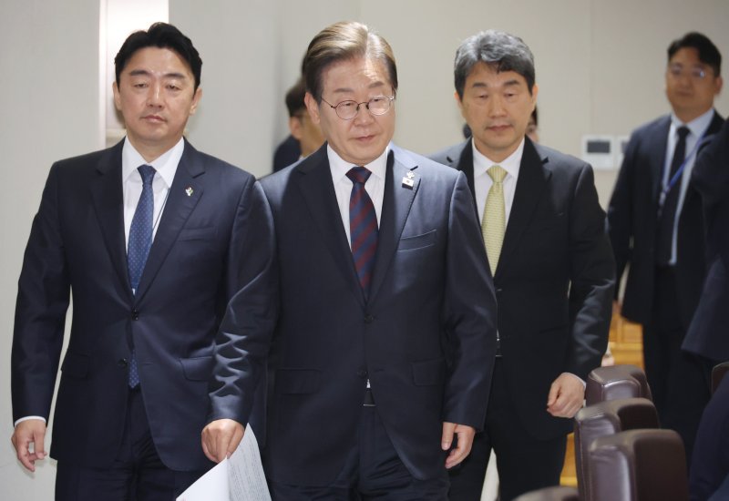 [단독] 李정부, 민생지원금 선별지급 검토..與 “전국민 지급 설득할 것”