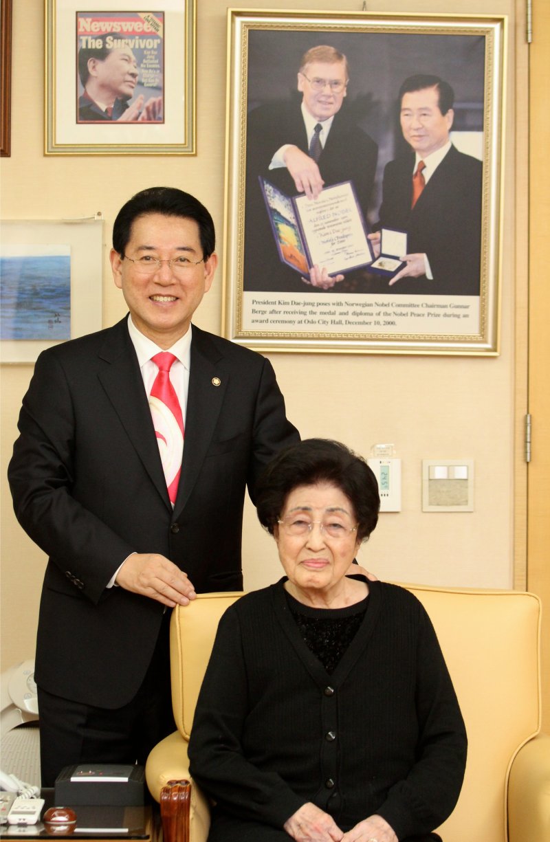 이희호 여사, 김영록 바카라사이트 안내.(전남도 제공. 재판매 및 DB금지)2020.6.10/바카라사이트 안내1DB