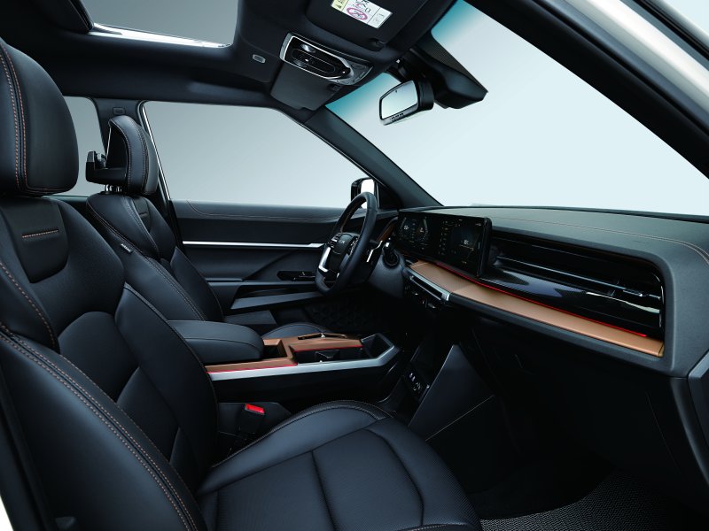 '토레스 하이브리드' 1열 인테리어 (사진=KGM) *재판매 및 DB 금지