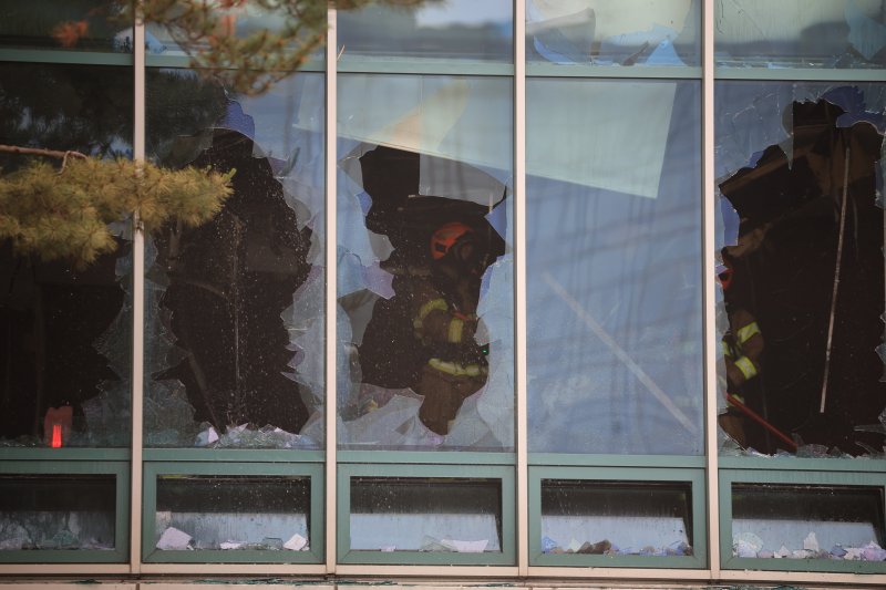 10일 서울 종로구 조계사 불교중앙박물관에서 화재가 발생해 소방관들이 진화작업을 펼치고 있다. 2025.6.10/뉴스1 ⓒ News1 김진환 기자