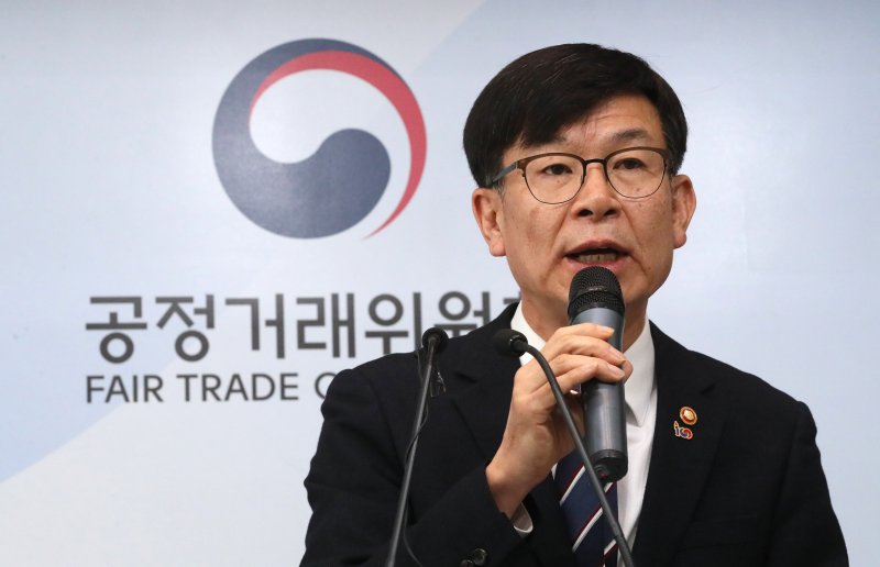 【세종=뉴시스】강종민 기자 = 김상조 전 공정거래위원장이 정부세종청사에서 2019년 공정위 업무계획을 발표하고 있다. 2019.03.07. ppkjm@newsis.com