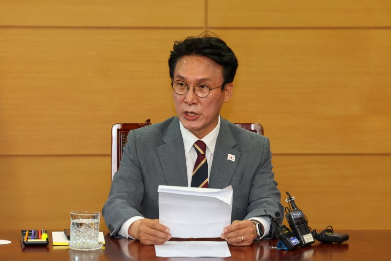 [서울=뉴시스] 김명원 기자 = 김민석 국무총리 후보자가 10일 오전 서울 종로구 통의동 금융감독연수원에 마련된 인사청문회 준비단 사무실에서 출입기자들과 간담회를 하고 있다. (공동취재) 2025.06.10 photo@newsis.com <저작권자ⓒ 공감언론 뉴시스통신사. 무단전재-재배포 금지.> /사진=뉴시스화상