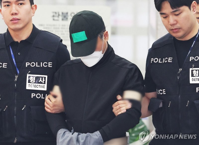 부모·처자식 일가족 5명 살해한 50대 구속송치 (출처=연합뉴스)