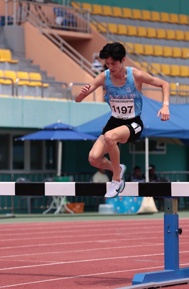 박원빈, KBS배 육상 남자 3,000m 장애물 우승 (출처=연합뉴스)