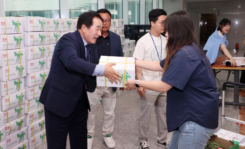 충북 진천군은 10일 국회의사당 의원회관에서 지역 우수 농특산물 홍보 행사를 개최했다.(진천군 제공, 재판매 및 DB금지)/뉴스1