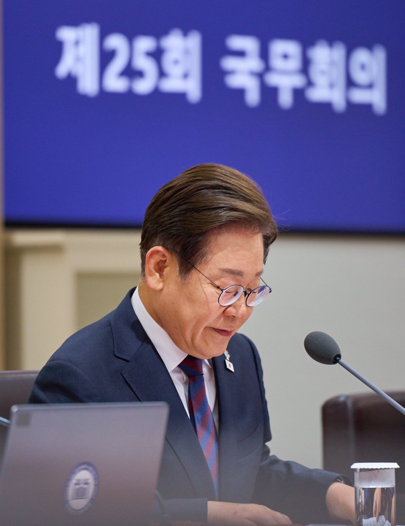 이재명 대통령이 10일 서울 용산구 대통령실 청사에서 열린 국무회의를 주재하고 있다. (대통령실 제공. 재판매 및 DB 금지) 2025.6.10/뉴스1 ⓒ News1 허경 기자