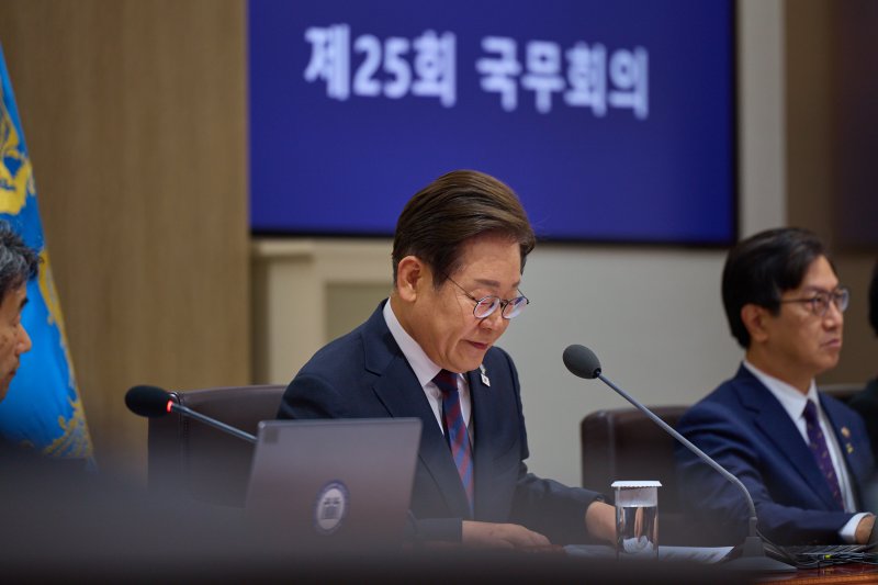 이재명 대통령이 10일 서울 용산구 대통령실 청사에서 열린 국무회의를 주재하고 있다. (대통령실 제공. 재판매 및 DB 금지) 2025.6.10/뉴스1 ⓒ News1 허경 기자