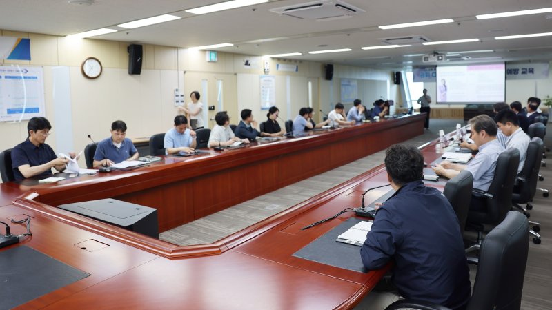 여수광양항만공사가 공사와 자회사 임직원을 대상으로 갑질 예방을 위한 대면 교육을 실시했다(여수광양항만공사 제공)