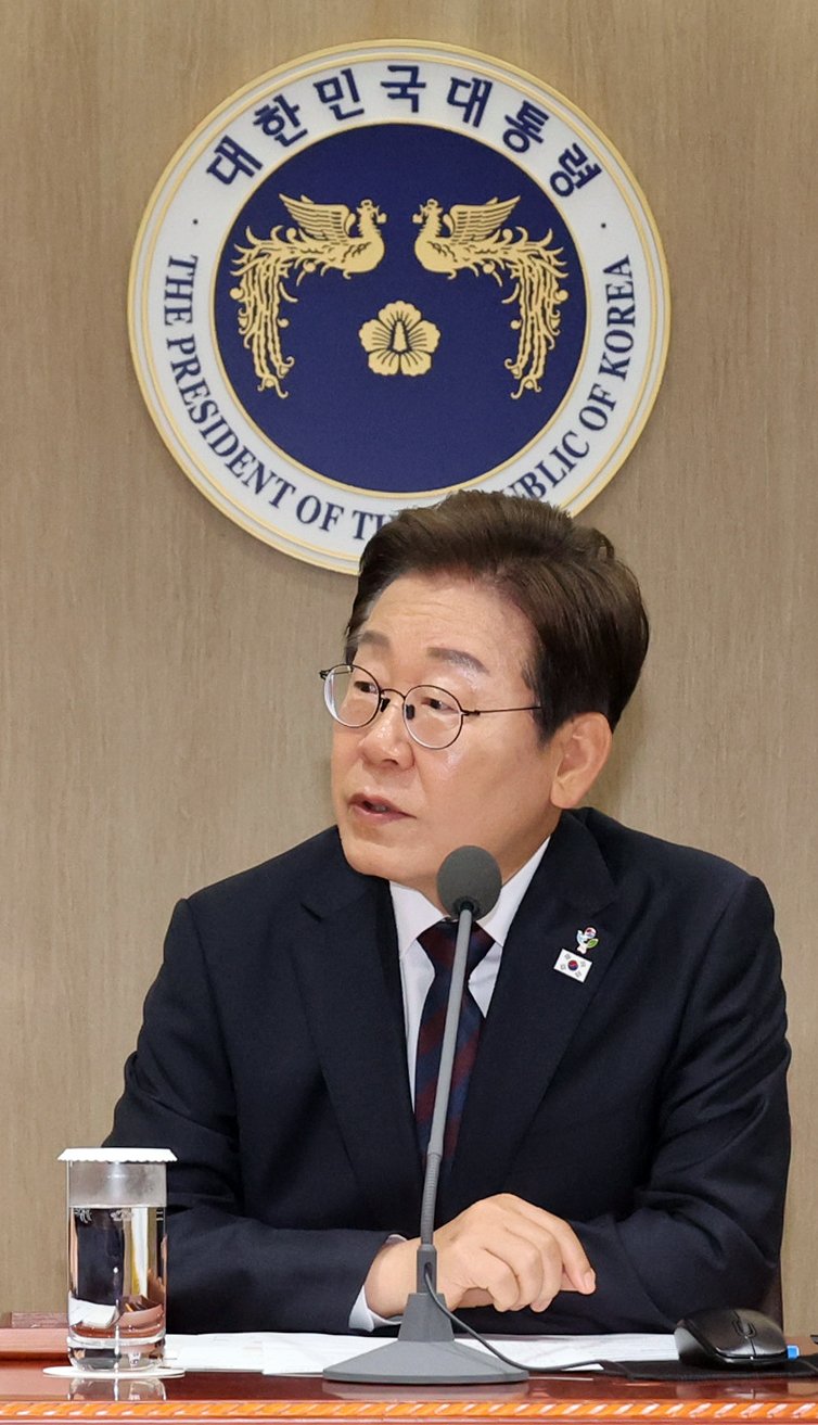 [서울=뉴시스] 최진석 기자 = 이재명 대통령이 10일 서울 용산 대통령실에서 열린 국무회의에서 발언하고 있다. (대통령실통신사진기자단) 2025.06.10. myjs@newsis.com