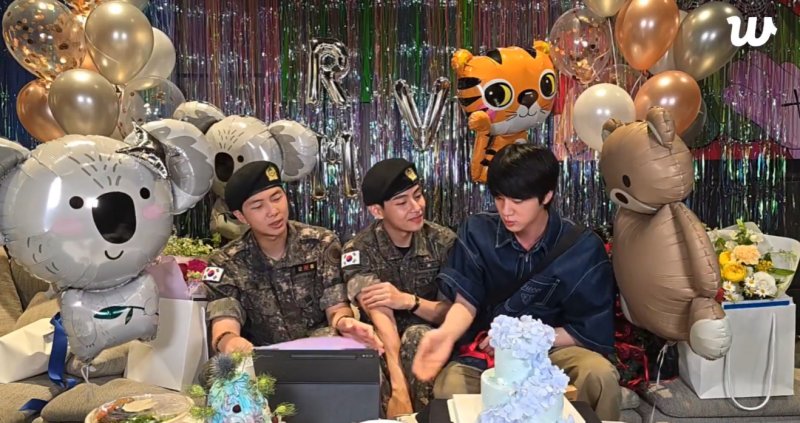 '제대' BTS RM "새벽에 엄청 울어"·뷔 "열일할 것"…진도 깜짝 축하