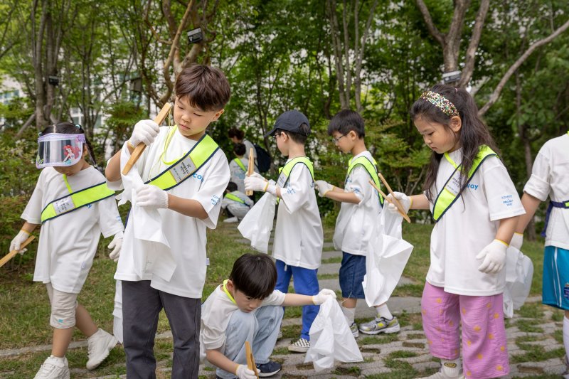 [서울=뉴시스] 코웨이, '2025 리버 플로깅 캠페인' 성료. (사진= 코웨이 제공)