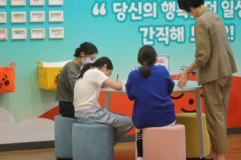 대한민국민주주의전당에서 체험 활동하는 초등학생들 (출처=연합뉴스)