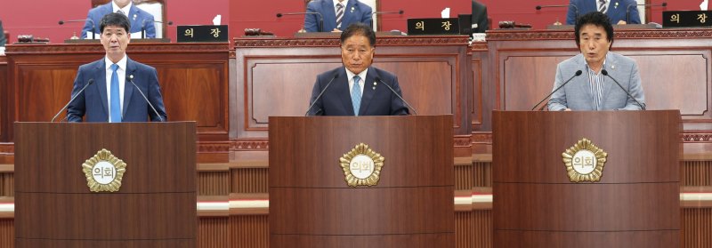 고창군의회는 10일 제316회 정례회를 개회하고 18일까지 9일간 의사일정에 돌입했다. 이날 본회의에서 박성만·임정호·최인규 의원(왼쪽부터)이 군정질문을 하고 있다.(고창군의회 제공, 재판매 및 DB금지)
