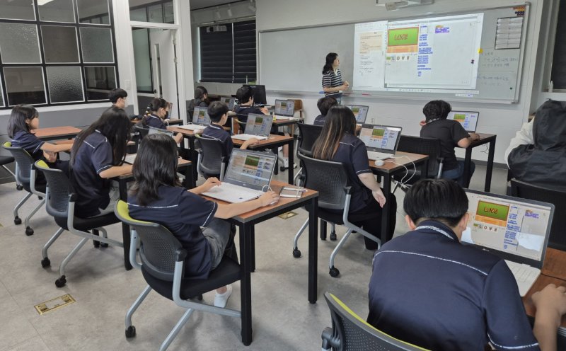 [곡성=뉴시스] 전남 곡성군미래교육재단 창의로봇교실. (사진=곡성군청 제공). photo@newsis.com *재판매 및 DB 금지