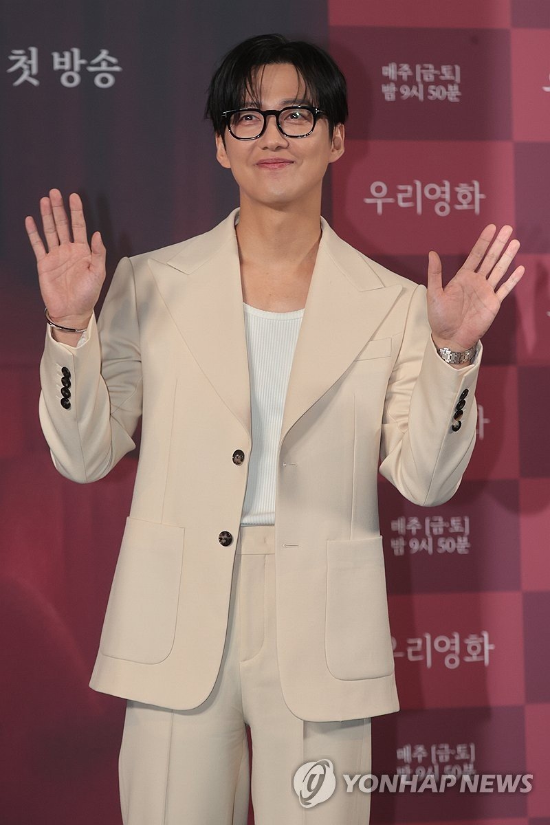 포즈 취하는 남궁민 (출처=연합뉴스)