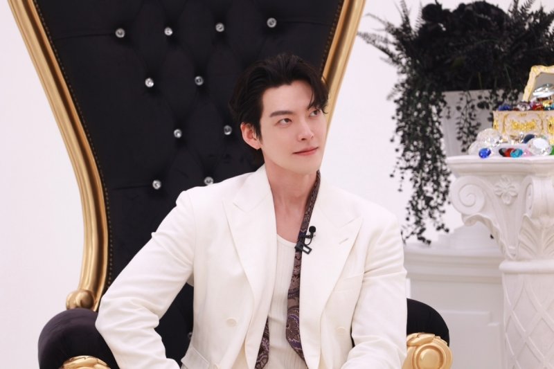 김우빈 '보석함' 뜬다…작품 홍보 아닌 홍석천과 '찐 의리'