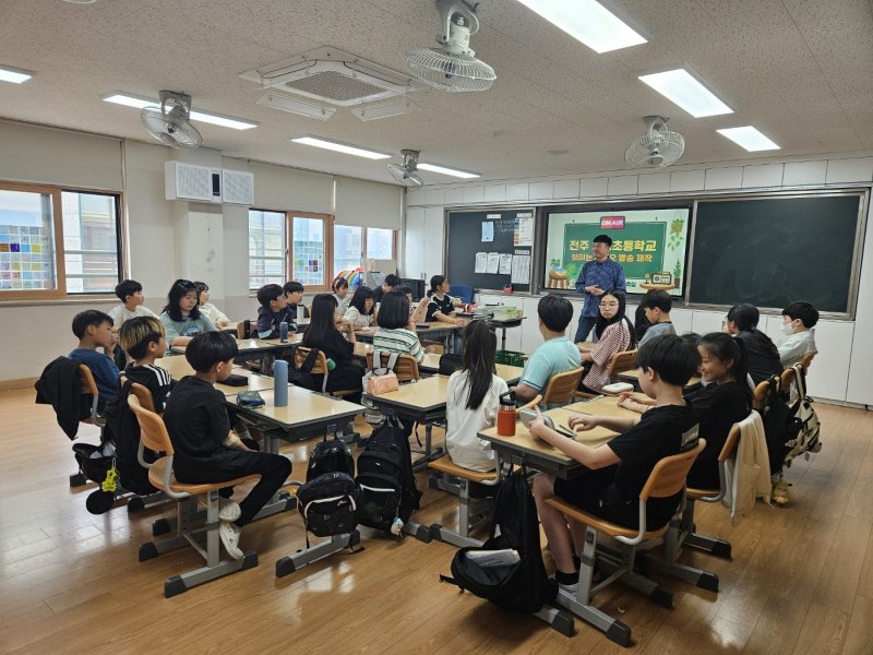 전주 오송초에서 미디어 문해력 수업이 진행되는 모습.(전북교육청 제공. 재판매 및 DB금지)