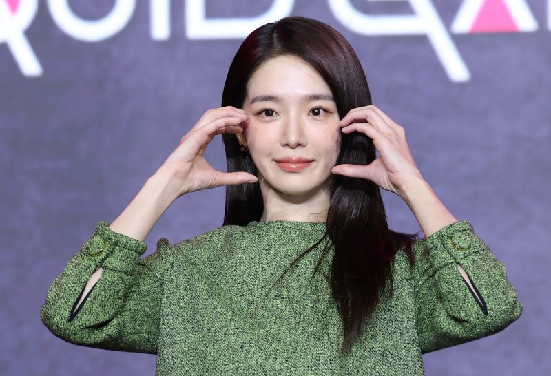배우 박규영이 9일 바카라사이트 신고 용산구 바카라사이트 신고드래곤시티에서 열린 넷플릭스 시리즈 '오징어 바카라사이트 신고' 시즌3 제작발표회에서 포즈를 취하고 있다. '오징어 바카라사이트 신고' 시즌3은 자신만의 목적을 품고 다시 참가한 바카라사이트 신고에서 가장 친한 친구를 잃고 만 ‘기훈’과, 정체를 숨긴 채 바카라사이트 신고에 숨어들었던 프론트맨, 그리고 그 잔인한 바카라사이트 신고 속에서 살아남은 참가자들의 마지막 운명을 그린 이야기다. 2025.6.9/뉴스1 ⓒ News1 권현진 기자