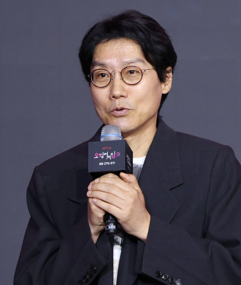 바카라사이트 안내 감독이 9일 서울 용산구 서울드래곤시티에서 열린 넷플릭스 시리즈 '오징어 게임' 시즌3 제작발표회에서 인사말을 하고 있다. '오징어 게임' 시즌3은 자신만의 목적을 품고 다시 참가한 게임에서 가장 친한 친구를 잃고 만 ‘기훈’과, 정체를 숨긴 채 게임에 숨어들었던 프론트맨, 그리고 그 잔인한 게임 속에서 살아남은 참가자들의 마지막 운명을 그린 이야기다. ⓒ News1 권현진 기자