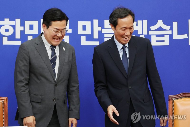박찬대 대표 직무대행 예방한 우상호 정무수석 (출처=연합뉴스)