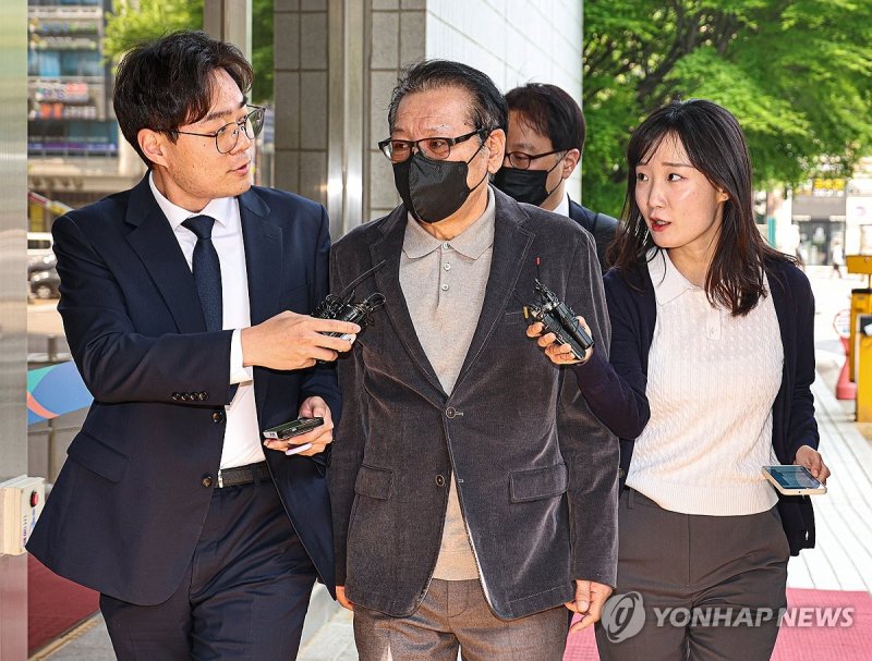 '건진법사' 전성배 씨 지방선거 공천헌금 의혹 공판 출석 (출처=연합뉴스)