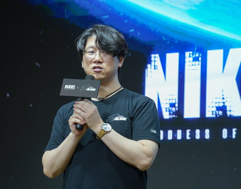 답변하는 김형태 시프트업 대표 (출처=연합뉴스)