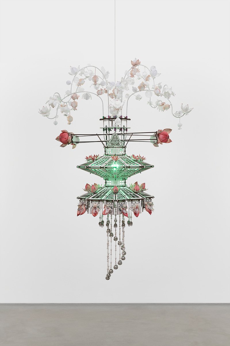 양혜규 〈황홀봉헌탑등恍惚奉獻塔燈 – 서리 홍련 이계화二界花〉 2025 Birch plywood, wood stain, PVD-coated fully threaded stainless steel bolts, PVD-coated stainless steel and stainless steel components, LED bulb, cable, aluminum wires, hinoki wood, alu-dibond, hanji, honeycomb paper balls, stainless steel chains, beads, urethan