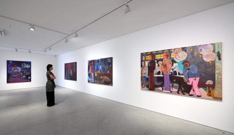 [서울=뉴시스] 박진희 기자 = 국제갤러리는 그룹전 'Next Painting: As We Are' 기자간담회를 5일 서울 종로구 국제갤러리에서 갖고 작가 고등어의 작품을 선보이고 있다. 이번 전시는 디지털 네이티브 작가 6인(고등어, 김세은, 유신애, 이은새, 전병구, 정이지)이 속도감과 몰입감을 요구하는 동시대의 이미지를 민감하게 포착하여 가장 오래된 매체인 회화의 물질성과 역사성에 대해 각기 다른 관점으로 해석한 작품을 선보인다. 2025.06.05. pak7130@newsis.com