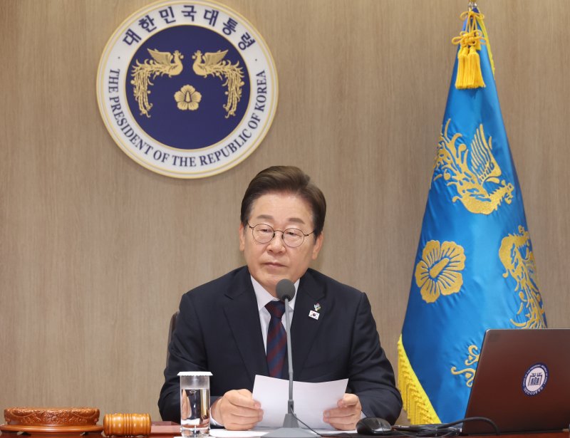 '전국민 25만원' vs '취약층 선별'…추경 핵심 '민생회복지원금' 안갯속
