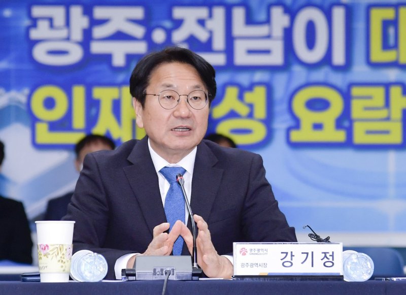 강기정 광주시장이 '광주·전남 반도체 인재양성위원회 출범식'에 참석해 인사말을 하고 있다. (광주시 제공. 재판매 및 DB 금지)