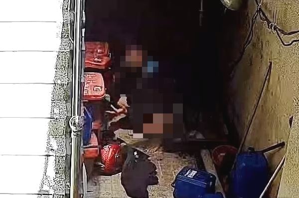 "계단서 똥 싸고 음란행위 했다?"..신상털린 배달기사, 충격 반전