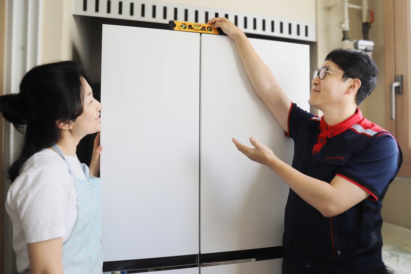 [서울=뉴시스]롯데하이마트는 고객의 가전 사용 불편 해소와 설치 전 고민 해결을 위한 '방문컨설팅 서비스’를 새롭게 선보인다고 11일 밝혔다. (사진=롯데하이마트 제공) *재판매 및 DB 금지