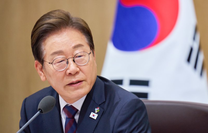 '李 경제책사' 유종일 "코로나 빚 조정, 캠코 대신 '신복위'가 맡아야"