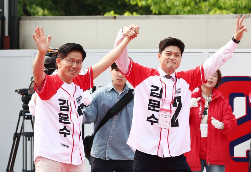 국힘 상임고문단 만나는 김문수·김용태…당 내홍 상황 논의 있을 듯