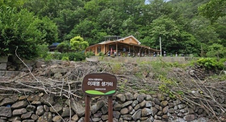 "이런 곳에서 대통령이 태어났다니"..이재명 고향마을, 하루 300명 '북적'